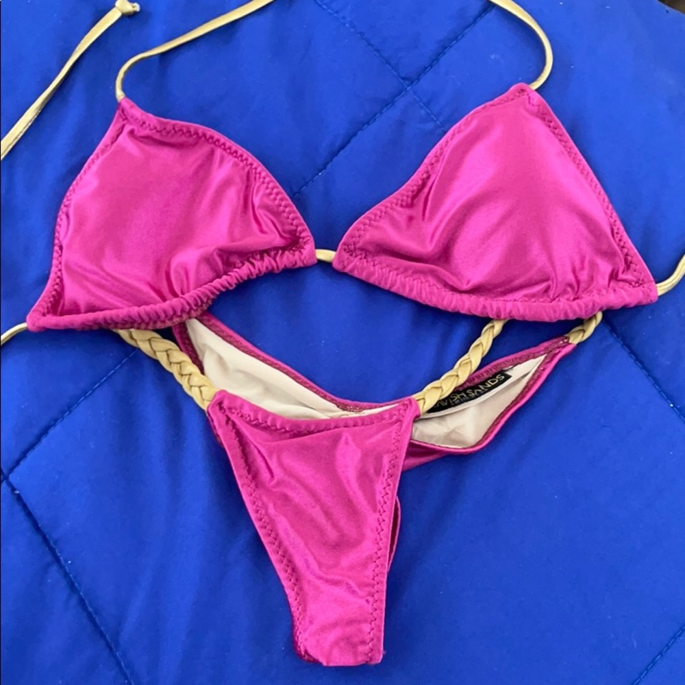 Multiple bikinis - Picture 2 of 10
